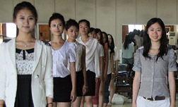 達沃斯志愿者禮儀培訓