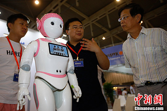 專家:服務(wù)機(jī)器人熱潮下需冷思考 “好戲還在后頭”