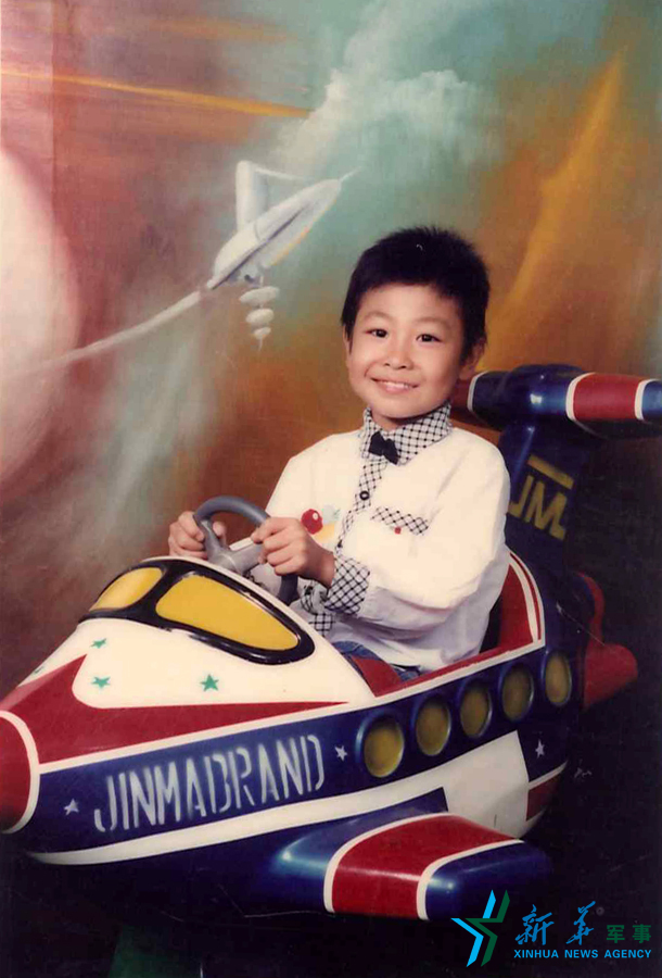 資料圖片：長(zhǎng)大后當(dāng)一名優(yōu)秀的飛行員是張超兒時(shí)種下的夢(mèng)想。