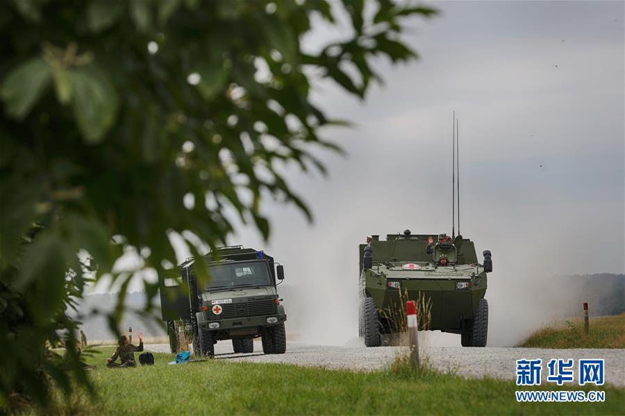 (國際)(1)多國軍官觀摩中德“聯(lián)合救援-2019”衛(wèi)勤實(shí)兵聯(lián)合演習(xí)