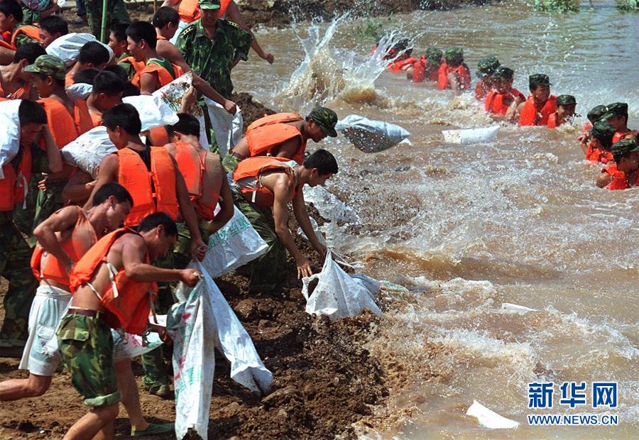 （圖文互動）（3）為了“中國號”巨輪揚帆遠航——中國共產黨領導下的人民軍隊忠于祖國、服務人民啟示錄