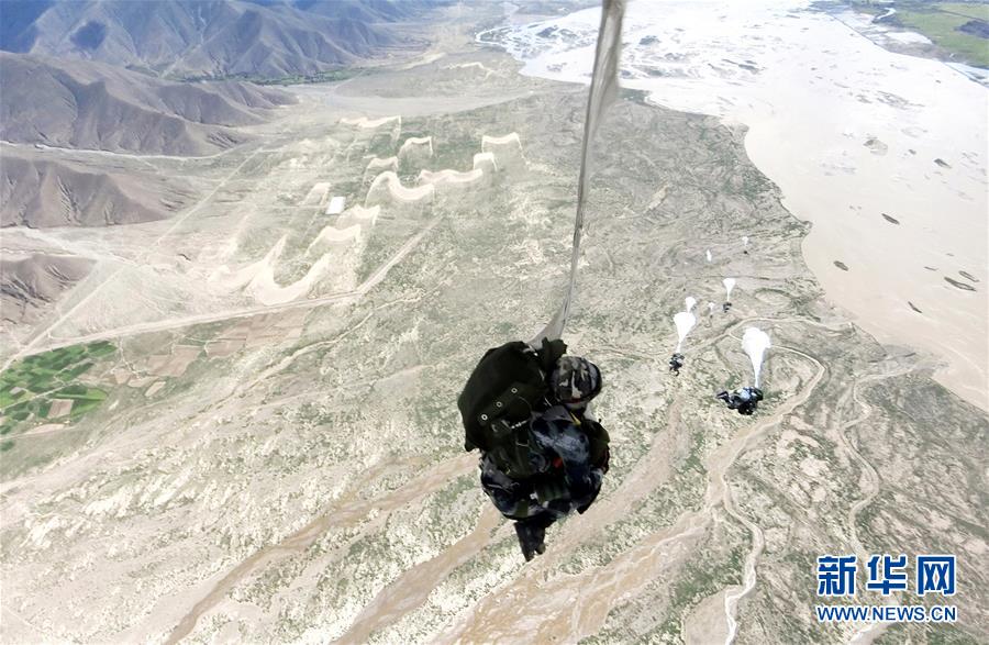 (人民空軍70年·圖文互動)(1)人民空軍空降兵:鍛造空降作戰尖刀利刃