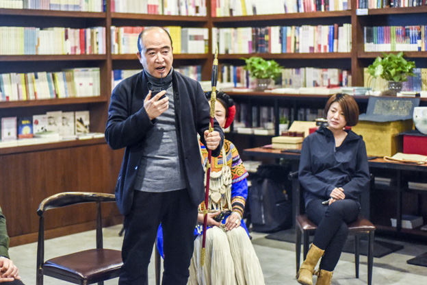 劉文濤：通過對每件兵器的復制，我們了解兵器造型與兵器制作的手藝，實現與古人的對話。