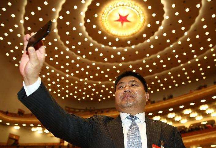 [政協閉幕&middot;花絮]留影