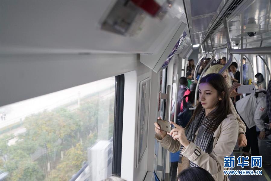 （十九大&middot;XHDW）（3）中外記者會外感受北京軌道交通