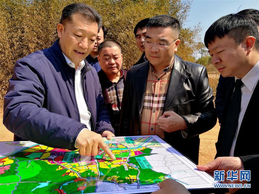 （新華全媒頭條&middot;十九大特別報道&middot;圖文互動）（6）再塑黨的形象的偉大工程&mdash;&mdash;中國共產黨自身建設的五年探索之路