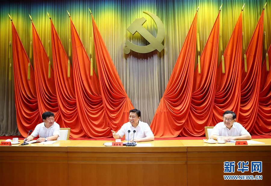 7月22日，中國科協(xié)和中央黨校聯(lián)合舉辦的科技領(lǐng)軍人才專題研修班在北京結(jié)業(yè)，中共中央政治局委員、國家副主席李源潮出席結(jié)業(yè)式并講話。新華社記者丁海濤攝