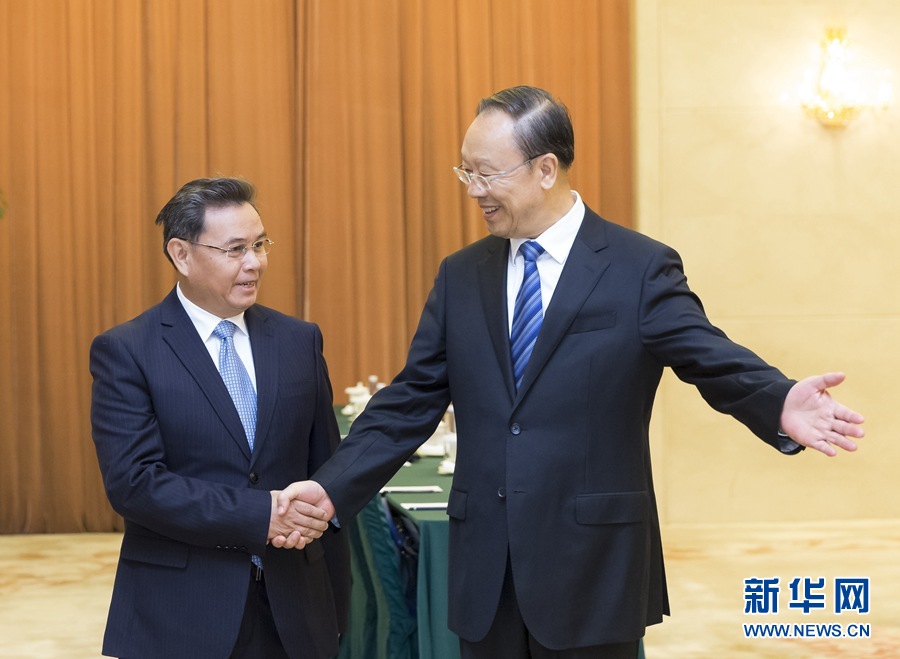 10月12日，中共中央書記處書記、全國政協(xié)副主席杜青林在北京會見來華訪問并出席“2016中國共產(chǎn)黨與世界對話會”的老撾人革黨中央政治局委員、建國陣線中央主席賽頌蓬·豐威漢率領(lǐng)的老撾人革黨代表團?！⌒氯A社記者丁海濤攝