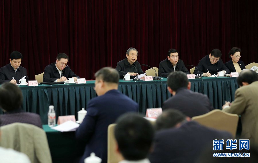 2月28日，國家新材料產(chǎn)業(yè)發(fā)展專家咨詢委員會成立大會在北京召開。中共中央政治局委員、國務(wù)院副總理、國家新材料產(chǎn)業(yè)發(fā)展領(lǐng)導(dǎo)小組組長馬凱出席會議并講話。新華社記者劉衛(wèi)兵攝 