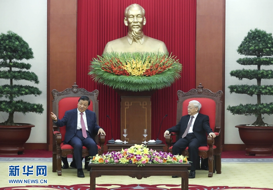 應(yīng)越南共產(chǎn)黨邀請，中共中央政治局常委、中央書記處書記劉云山9月18日至19日對越南進行正式訪問。這是9月18日，劉云山在河內(nèi)會見越共中央總書記阮富仲。 新華社記者 龐興雷 攝