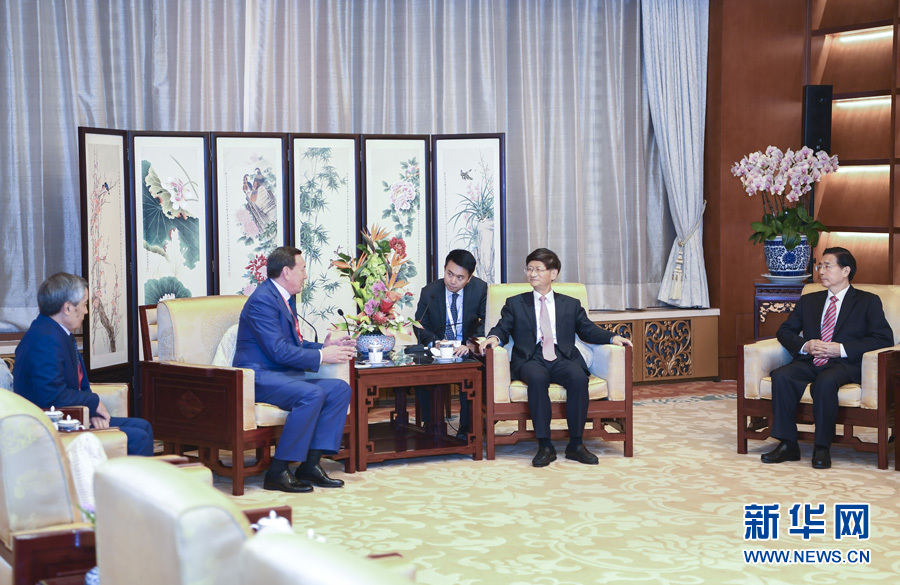 9月26日，中共中央政治局委員、中央政法委書記孟建柱在北京會見來華出席國際刑警組織第86屆全體大會的哈薩克斯坦內(nèi)務(wù)部長卡西莫夫。國務(wù)委員、公安部部長郭聲琨參加有關(guān)會見。新華社記者 張領(lǐng) 攝