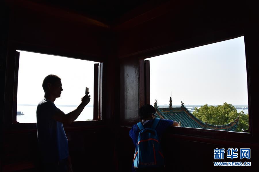 （大江奔流&mdash;&mdash;來自長江經濟帶的報道&middot;圖文互動）（1）登岳陽樓，又見&ldquo;浩浩湯湯&rdquo;