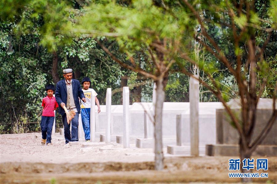 （新華全媒頭條&middot;誠信建設(shè)萬里行&middot;圖文互動(dòng)）（5）一諾動(dòng)昆侖&mdash;&mdash;父子半世紀(jì)接力為英雄守靈