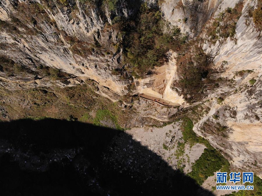 （鏡觀中國&middot;新華社國內照片一周精選）（11）懸崖上的脫貧路