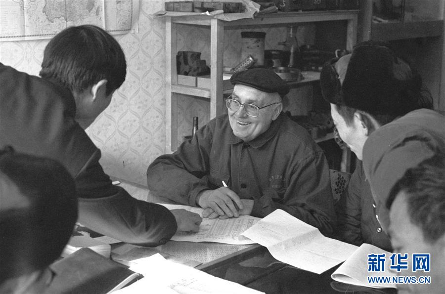 (圖文互動)(2)為發(fā)展和進步,與中國攜手同行——中國改革友誼獎?wù)芦@得者群像