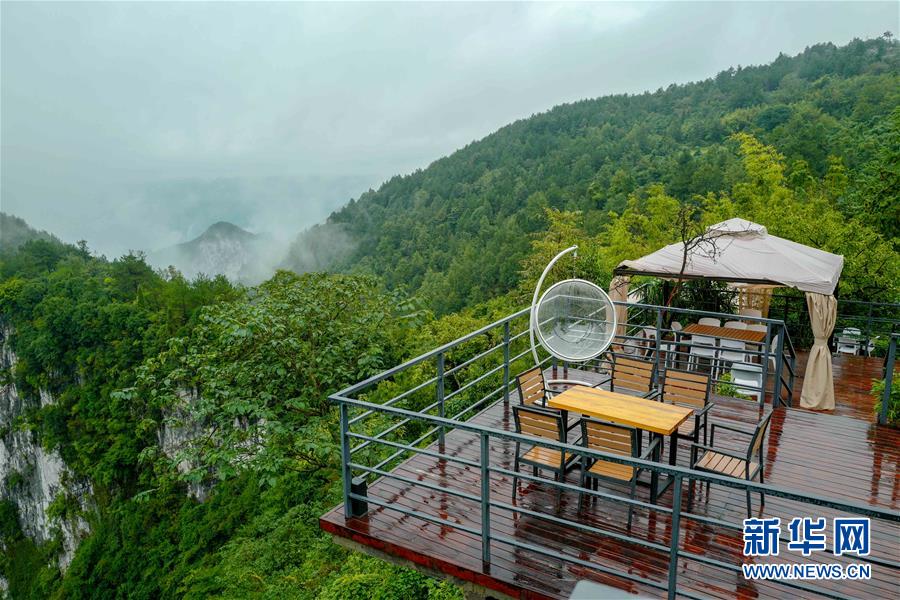 （在習近平新時代中國特色社會主義思想指引下&mdash;&mdash;新時代新作為新篇章&middot;鄉村振興戰略&middot;圖文互動）（2）掙脫&ldquo;富饒的貧困&rdquo;&mdash;&mdash;一個西部貧困區縣綠色發展之變 