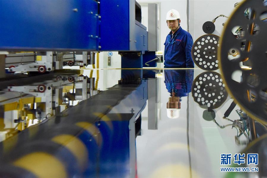 （在習(xí)近平新時(shí)代中國(guó)特色社會(huì)主義思想指引下&middot;將改革開放進(jìn)行到底&middot;強(qiáng)國(guó)之基）（新華全媒頭條&middot;圖文互動(dòng)）（3）奮斗不停步 改革再出發(fā)&mdash;&mdash;&ldquo;四個(gè)自信&rdquo;筑牢強(qiáng)國(guó)之基