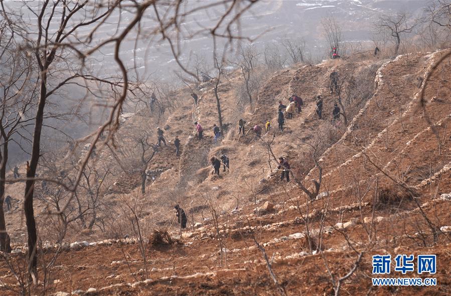 （在習近平新時代中國特色社會主義思想指引下&mdash;&mdash;新時代新作為新篇章&middot;圖文互動）（2）&ldquo;困難面前有我們&rdquo;&mdash;&mdash;太行山革命老區一個小山村的蝶變
