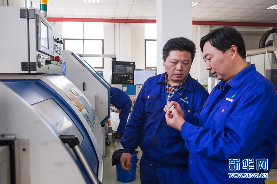 （新華全媒頭條·愛(ài)國(guó)情 奮斗者·圖文互動(dòng)）（10）致敬，為祖國(guó)獻(xiàn)身的英雄！