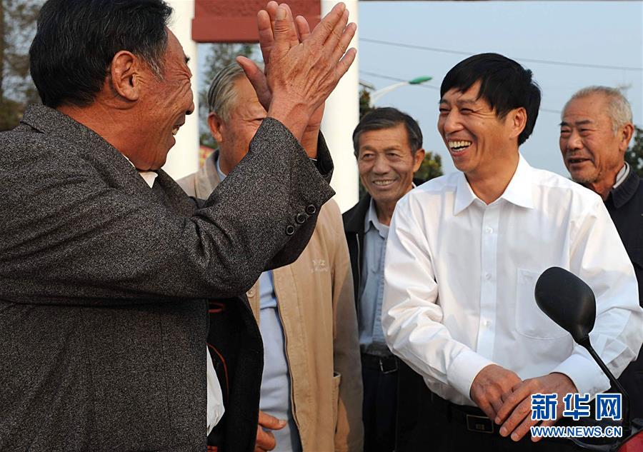 （新華全媒頭條·愛(ài)國(guó)情 奮斗者·圖文互動(dòng)）（12）致敬，為祖國(guó)獻(xiàn)身的英雄！