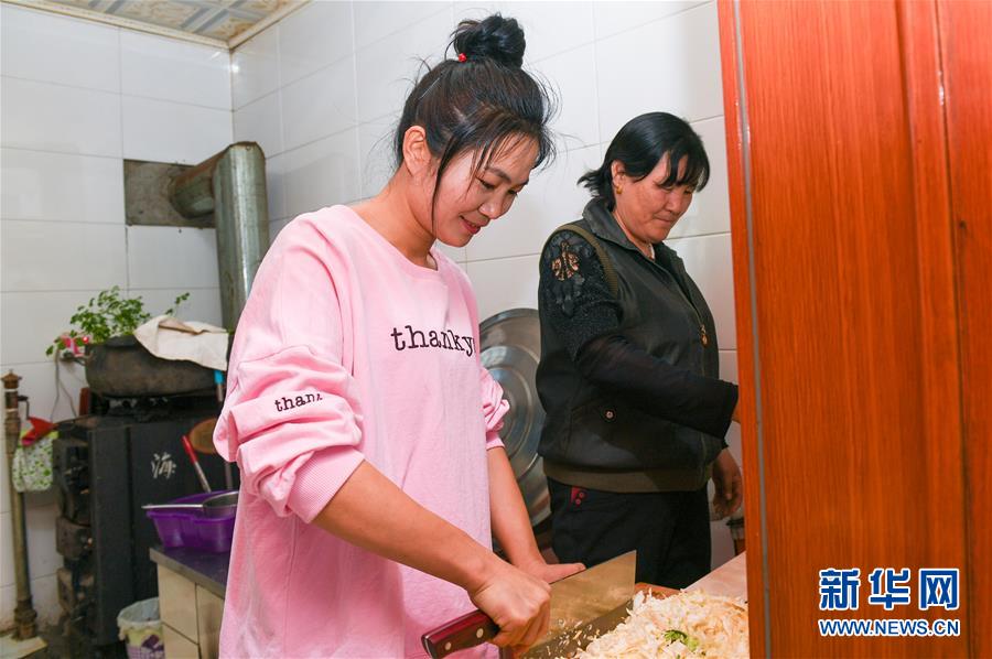 （壯麗70年&middot;奮斗新時代&middot;圖文互動）（2）情同一家，守望相助，共奔小康&mdash;&mdash;內蒙古興安盟巴彥敖包嘎查民族團結見聞