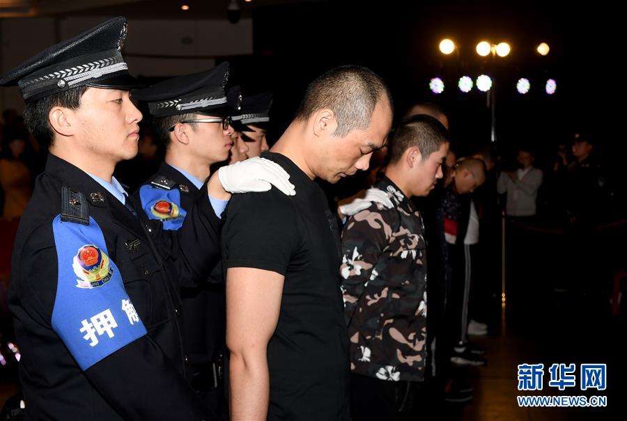 （新華全媒頭條&middot;圖文互動(dòng)）（2）擔(dān)負(fù)起護(hù)航新時(shí)代中國(guó)特色社會(huì)主義的崇高使命&mdash;&mdash;黨的十八大以來(lái)公安工作述評(píng)