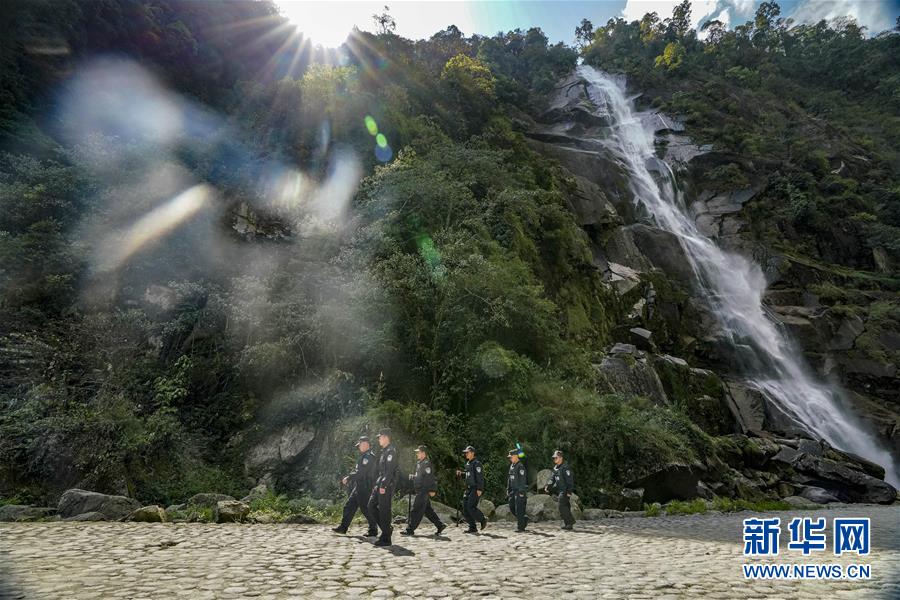 （愛國(guó)情 奮斗者&middot;圖文互動(dòng)）（3）警民情深&mdash;&mdash;記云南貢山縣獨(dú)龍江鄉(xiāng)邊境派出所