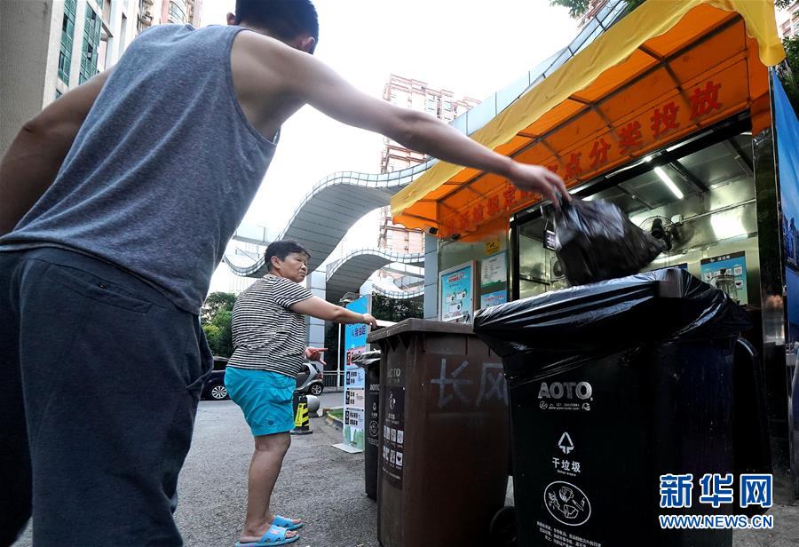 (新華視點·圖文互動)(3)上海垃圾分類“滿月”:“拎得清”了,“守得住”么?