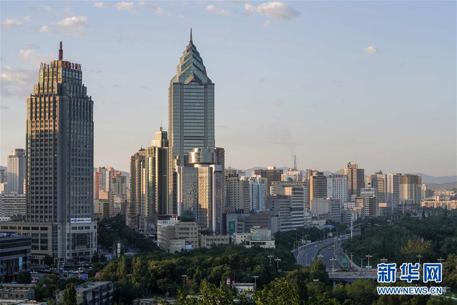 （壯麗70年·奮斗新時代——共和國發展成就巡禮·圖文互動）（1）旭日映天山　邊疆展新顏——新中國成立70年新疆改革發展巡禮