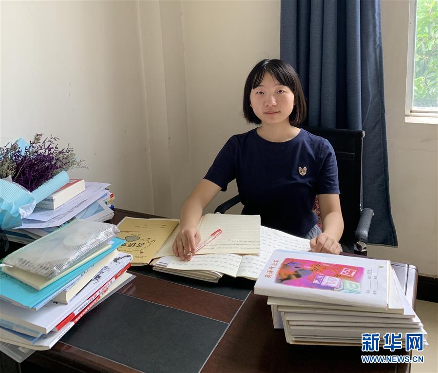 （在習(xí)近平新時(shí)代中國特色社會(huì)主義思想指引下——新時(shí)代新作為新篇章·總書記關(guān)心的百姓身邊事·圖文互動(dòng))（2）“我走進(jìn)大山，是為了讓你走出大山”——大學(xué)生支教故事