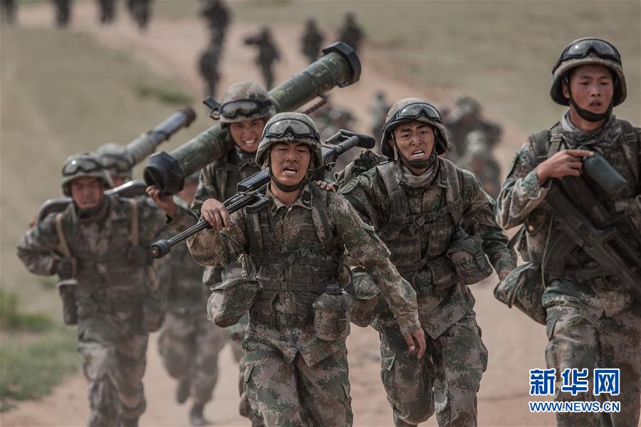 （新華全媒頭條·圖文互動）（13）沿著中國特色強軍之路闊步前進——黨中央、中央軍委領導推進國防和軍隊建設70年紀實