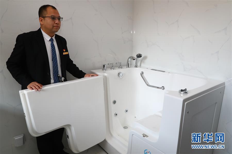 （四中全會精神在基層&middot;圖文互動）（3）棚改區(qū)的民生新事：給回遷居民補(bǔ)上康養(yǎng)服務(wù)短板