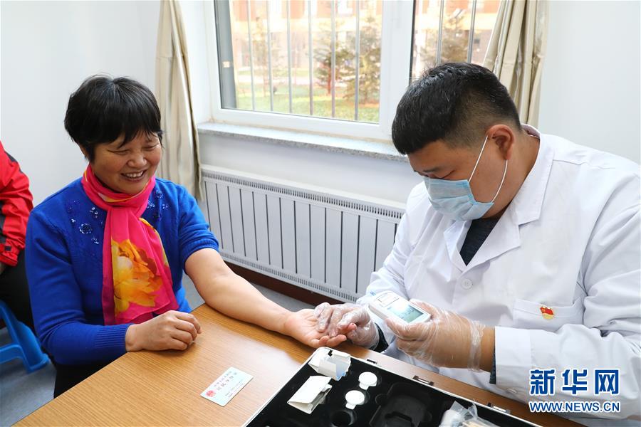 （四中全會精神在基層&middot;圖文互動）（5）棚改區(qū)的民生新事：給回遷居民補(bǔ)上康養(yǎng)服務(wù)短板