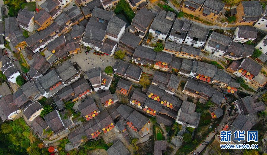 （圖文互動）（1）鄉村攝影師、鄉村&ldquo;模特&rdquo;、民宿店主&mdash;&mdash;鄉村旅游推動婺源農民生活方式發生新變化