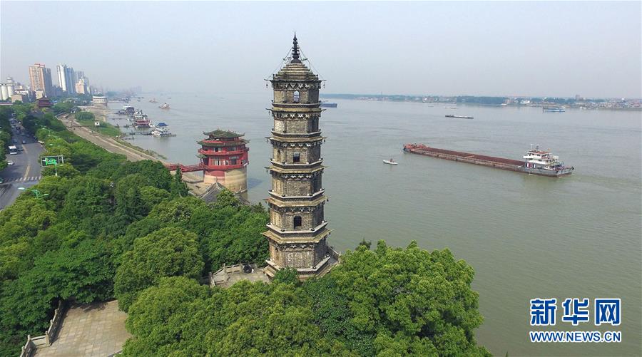 (在習近平新時代中國特色社會主義思想指引下——新時代新作為新篇章·總書記關(guān)切高質(zhì)量發(fā)展·圖文互動)(3)在藍天白云下——污染防治攻堅戰(zhàn)持續(xù)推進