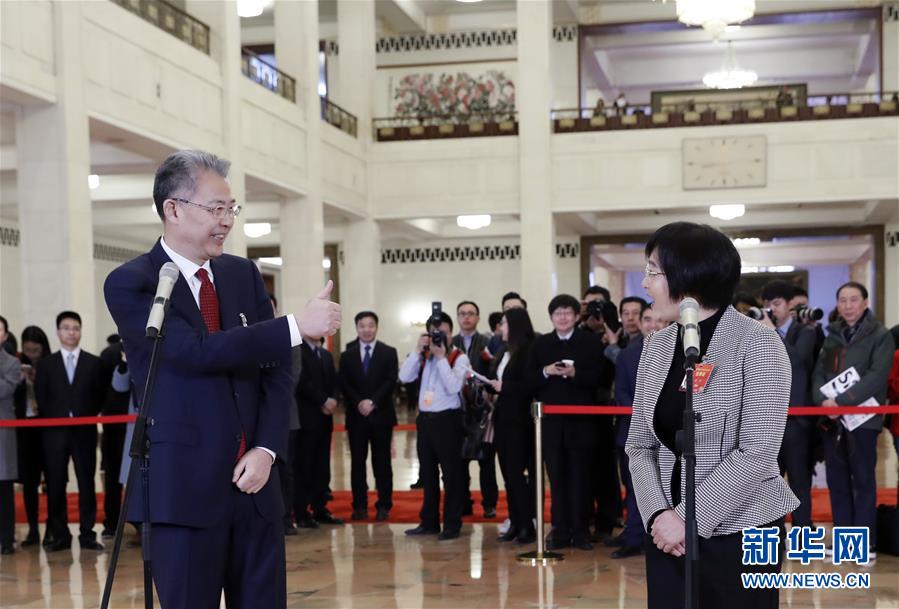 （兩會(huì)&middot;面對(duì)面&middot;XHDW）（13）全國(guó)政協(xié)委員接受采訪(fǎng)