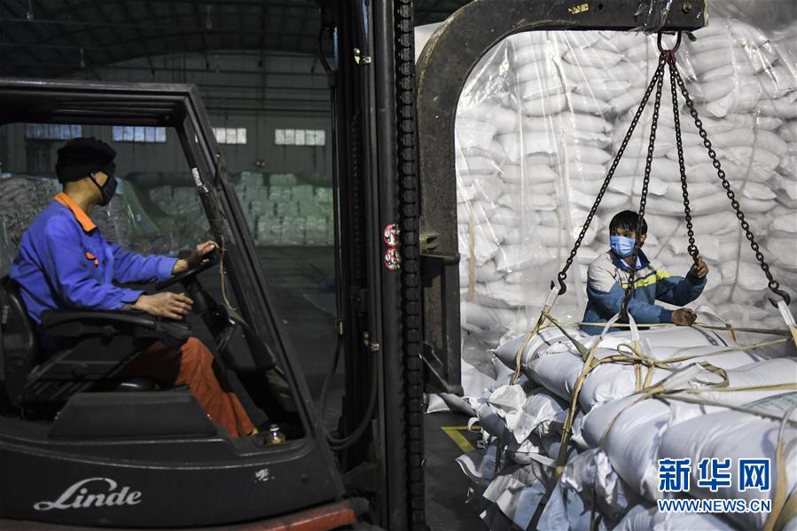 （抓好經濟發展 應對復雜局面&middot;圖文互動）（2）&ldquo;一企一策&rdquo;解難題 大項目按下&ldquo;加速器&rdquo;&mdash;&mdash;廣西精準有序推動項目開工復工
