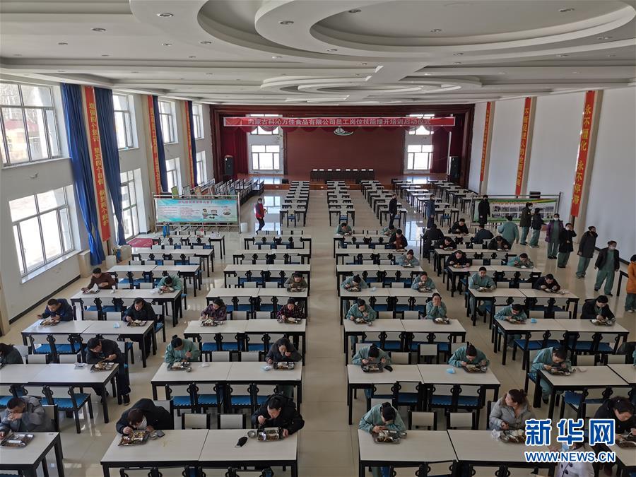 （圖文互動）（3）特寫：限人數、分餐吃、用公筷&mdash;&mdash;偏遠小城&ldquo;吃飯&rdquo;見聞