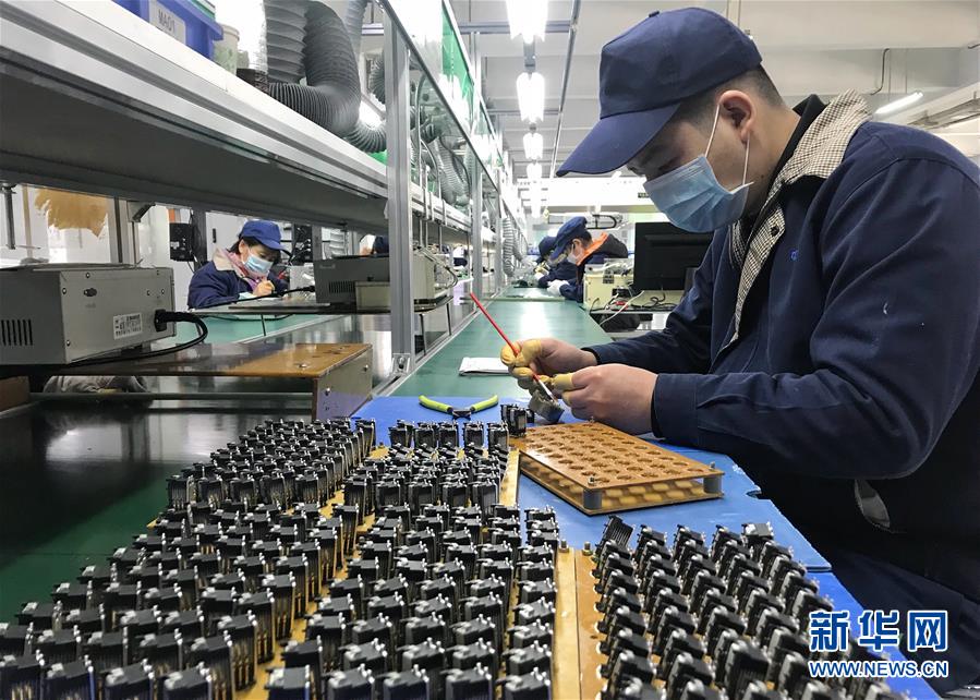 （在習近平新時代中國特色社會主義思想指引下&mdash;&mdash;新時代新作為新篇章&middot;習近平總書記關切事&middot;圖文互動）（1）精準發力抓統籌&mdash;&mdash;各地落實&ldquo;分區分級&rdquo;有序恢復生產生活