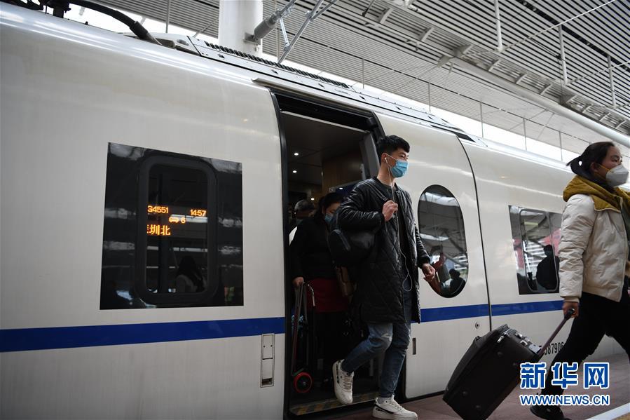 （新華全媒頭條&middot;圖文互動(dòng)）（10）暢通復(fù)工復(fù)產(chǎn)&ldquo;生命線&rdquo;&mdash;&mdash;全國恢復(fù)正常交通運(yùn)輸秩序