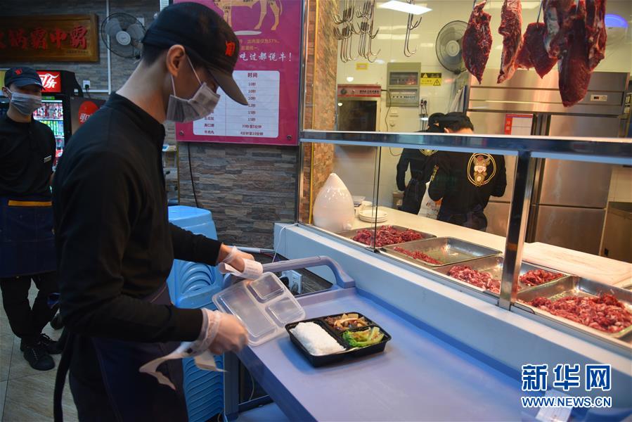 （聚焦復工復產&middot;圖文互動）（3）觸網接單、開發簡餐、直播賣貨&mdash;&mdash;餐企換招自救