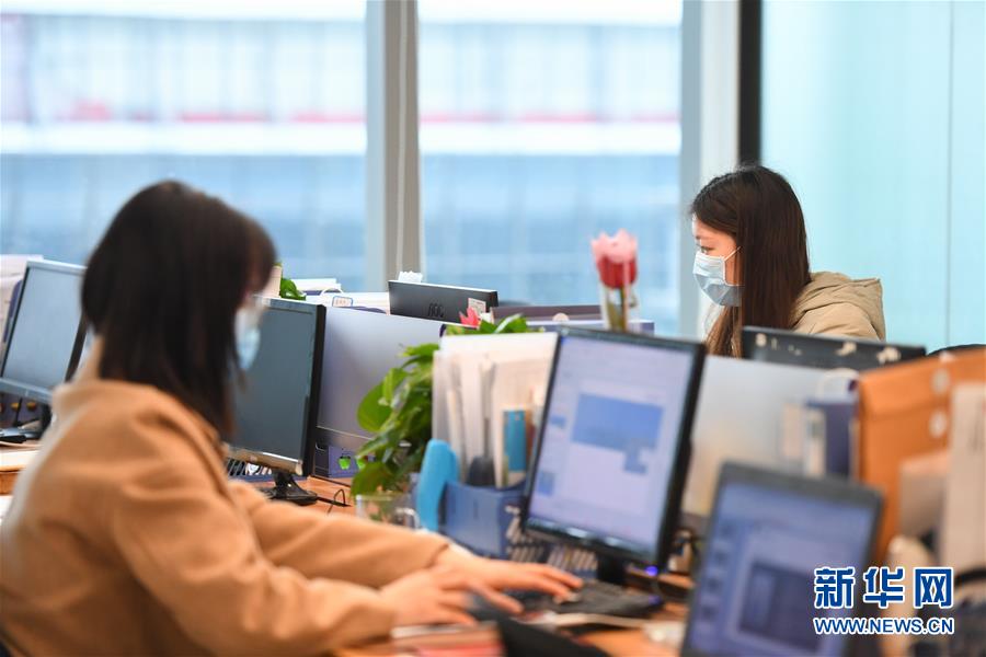 （在習近平新時代中國特色社會主義思想指引下&mdash;&mdash;新時代新作為新篇章&middot;習近平總書記關切事&middot;圖文互動）（6）穩住千家萬戶的&ldquo;飯碗&rdquo;&mdash;&mdash;各地積極穩就業化解疫情影響