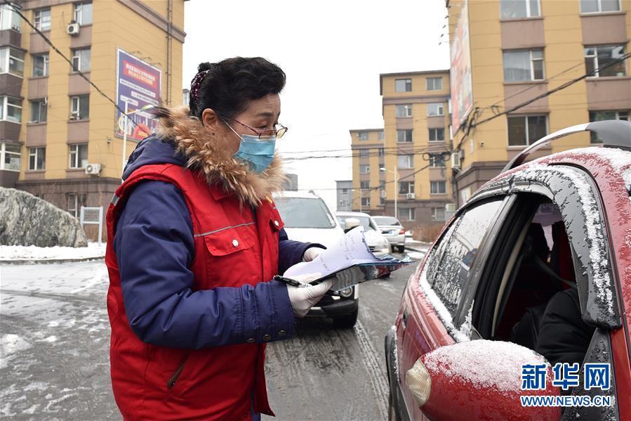 （習(xí)近平致敬的戰(zhàn)&ldquo;疫&rdquo;英雄&middot;社區(qū)工作者篇&middot;圖文互動(dòng)）（1）他們，堅(jiān)守一線戰(zhàn)風(fēng)雨