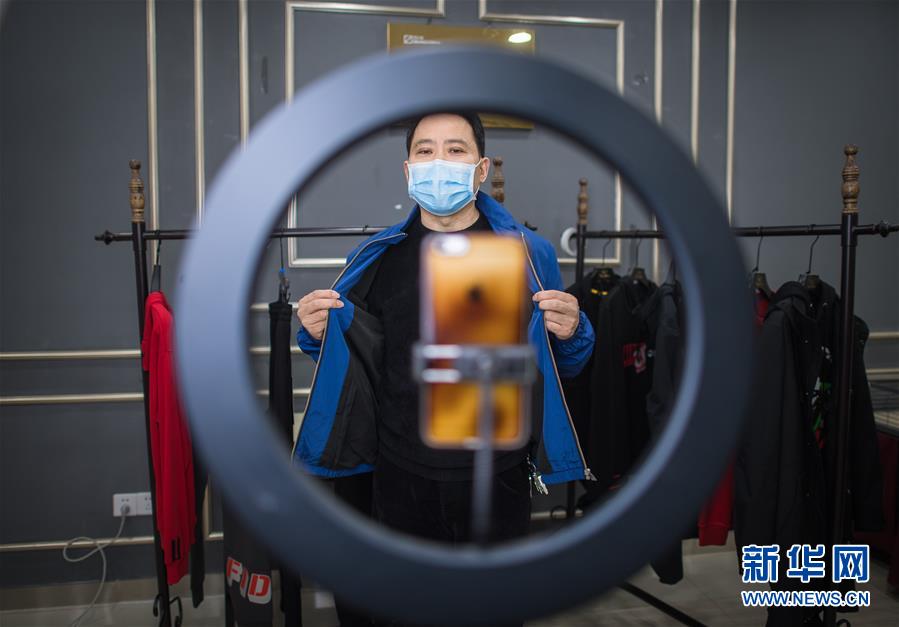 （在習近平新時代中國特色社會主義思想指引下&mdash;&mdash;新時代新作為新篇章&middot;習近平總書記關切事&middot;圖文互動）（3）化&ldquo;危&rdquo;為&ldquo;機&rdquo;　念好&ldquo;新&rdquo;字訣&mdash;&mdash;各地產業發展&ldquo;新&rdquo;動向掃描