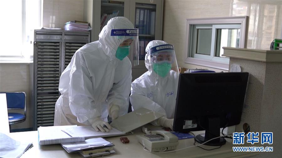 (一線抗疫群英譜·圖文互動)“像父親一樣去戰斗”——記武警湖北省總隊醫院護師吉利