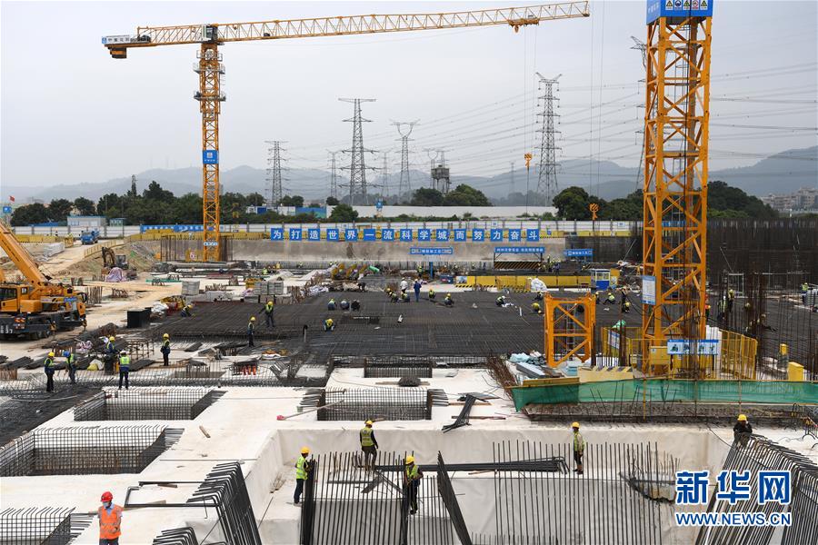 （在習(xí)近平新時(shí)代中國(guó)特色社會(huì)主義思想指引下&mdash;&mdash;新時(shí)代新作為新篇章&middot;習(xí)近平總書(shū)記關(guān)切事&middot;圖文互動(dòng)）（6）新機(jī)遇、新引擎&mdash;&mdash;重大工程重大項(xiàng)目建設(shè)新動(dòng)向觀察