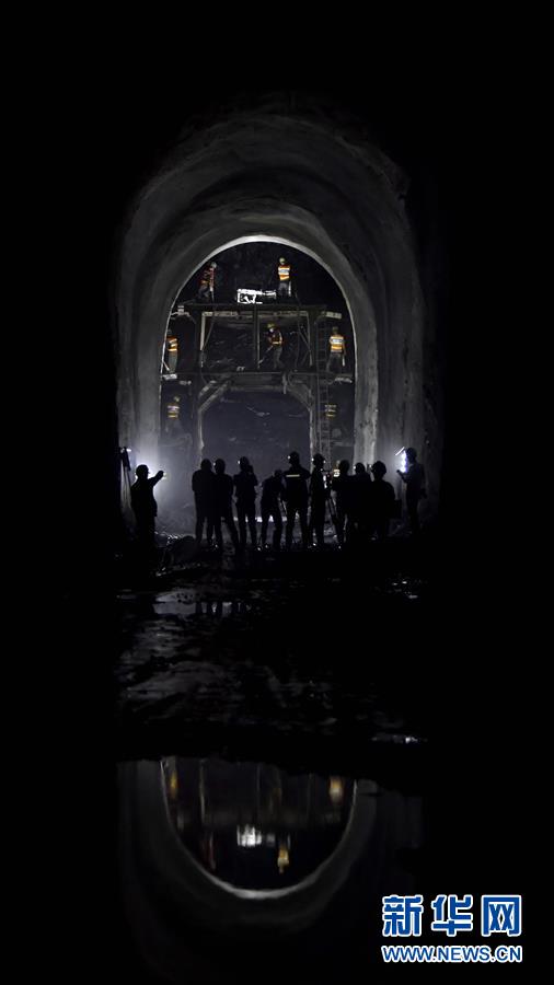 （在習(xí)近平新時(shí)代中國(guó)特色社會(huì)主義思想指引下&mdash;&mdash;新時(shí)代新作為新篇章&middot;習(xí)近平總書(shū)記關(guān)切事&middot;圖文互動(dòng)）（7）新機(jī)遇、新引擎&mdash;&mdash;重大工程重大項(xiàng)目建設(shè)新動(dòng)向觀察