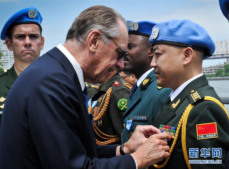 （新華全媒頭條&middot;圖文互動(dòng)）（16）崢嶸歲月30年 中國(guó)藍(lán)盔衛(wèi)和平