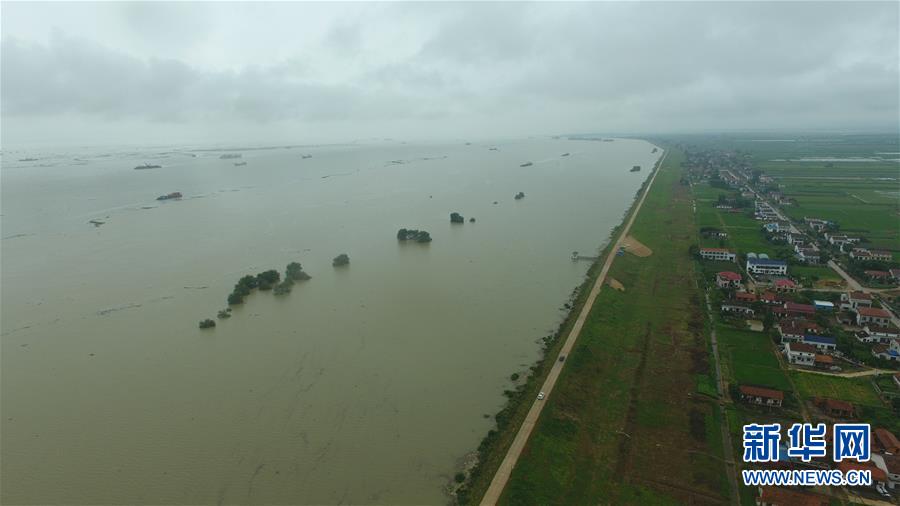 （防汛抗洪&middot;圖文互動）（5）&ldquo;險情不可怕，可怕的是不能及時發現險情&rdquo;&mdash;&mdash;洞庭湖巡堤查險現場直擊