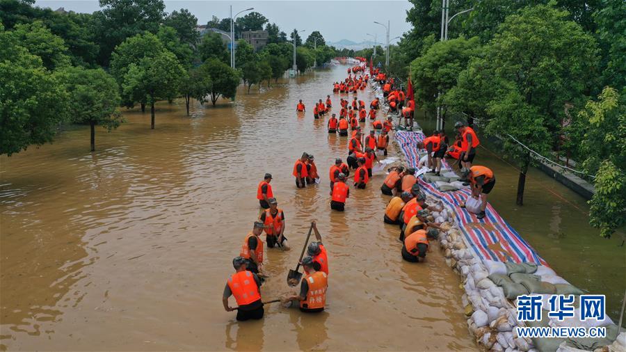 （防汛抗洪&middot;圖文互動(dòng)）（1）東部戰(zhàn)區(qū)陸軍再次抽調(diào)1.6萬(wàn)余人增援抗洪一線(xiàn)